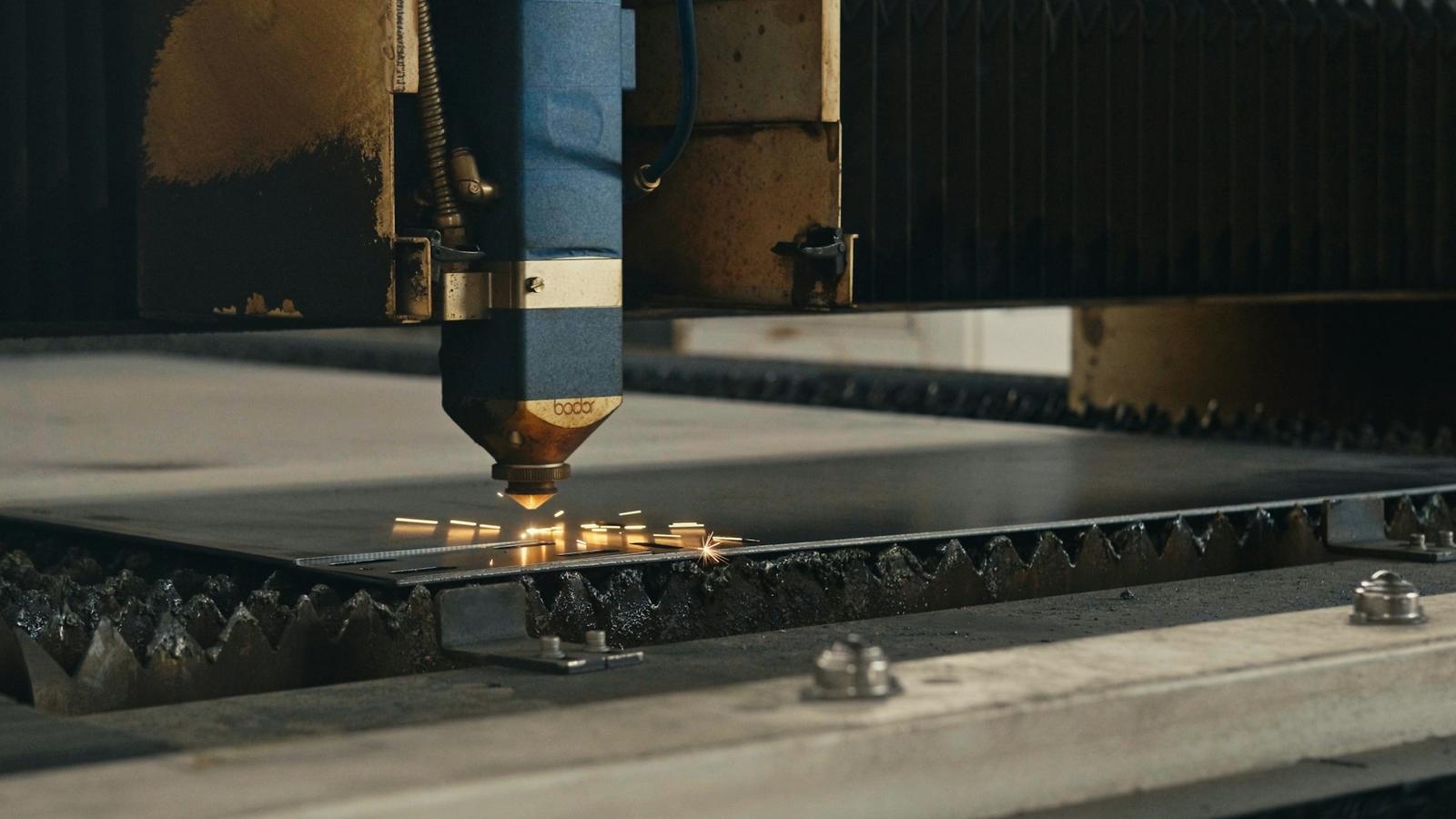 Fiber laser cutting steel sheet