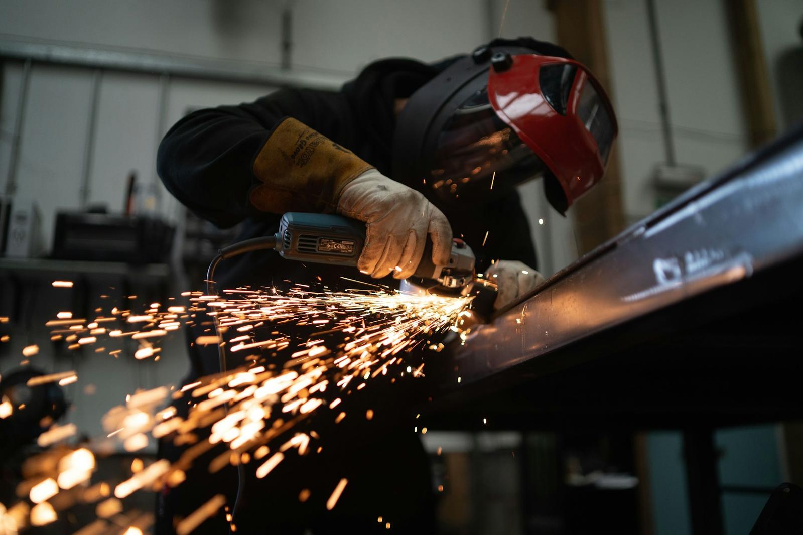 Finishing the edge of a steel beam