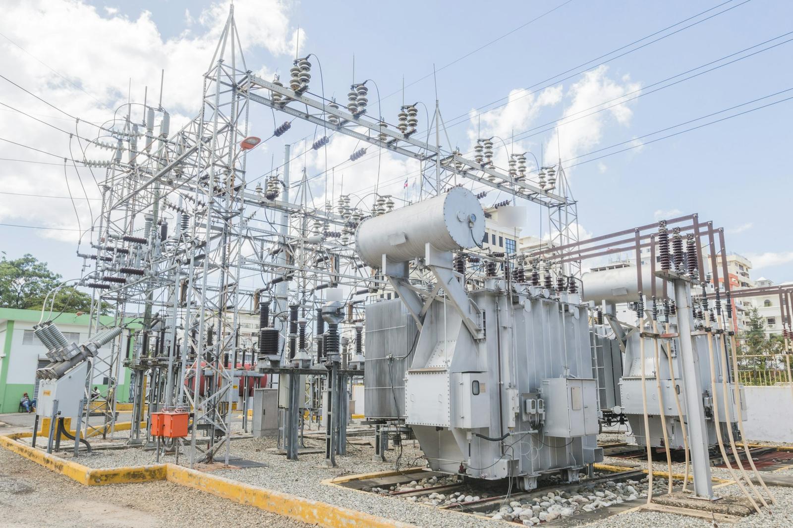 Substation lattice structures and power transformers